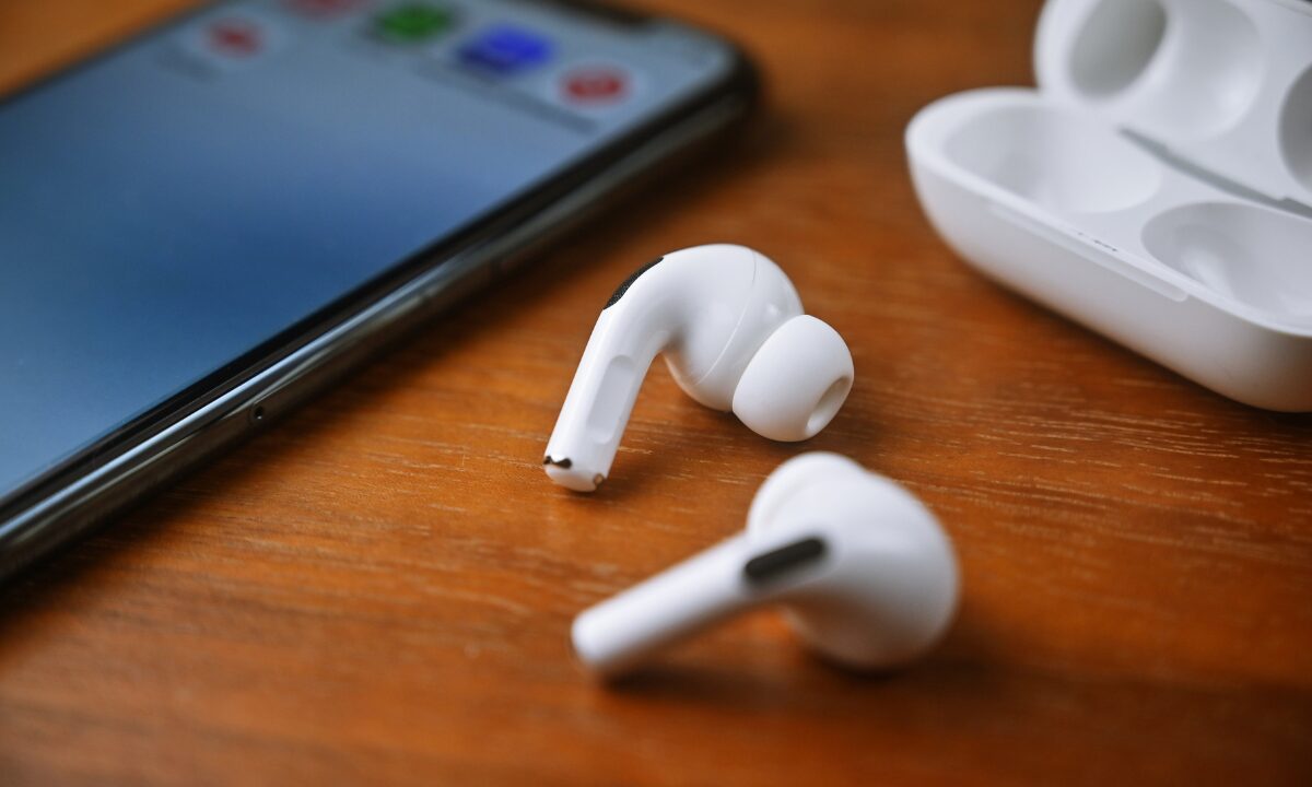 【2025年最新】AirPods Pro 2の新機能や特徴まとめ｜最新H2チップ・iOS 26の進化を徹底解説