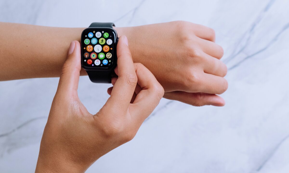 【2025年最新】Apple Watch SE（第2世代）の新機能や特徴まとめ｜ディスプレイ・健康管理機能を徹底解説