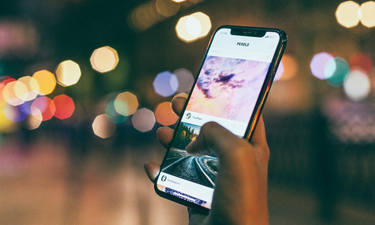 【2025年最新】iPhone 17シリーズのディスプレイはどう変わる?リフレッシュレート・明るさ・解像度まとめ