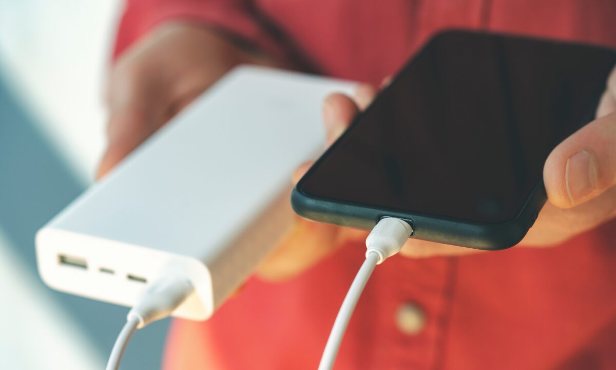 【保存版】iPhone用おすすめ充電グッズ・モバイルバッテリー|容量・重さ・出力で選ぶ製品まとめ