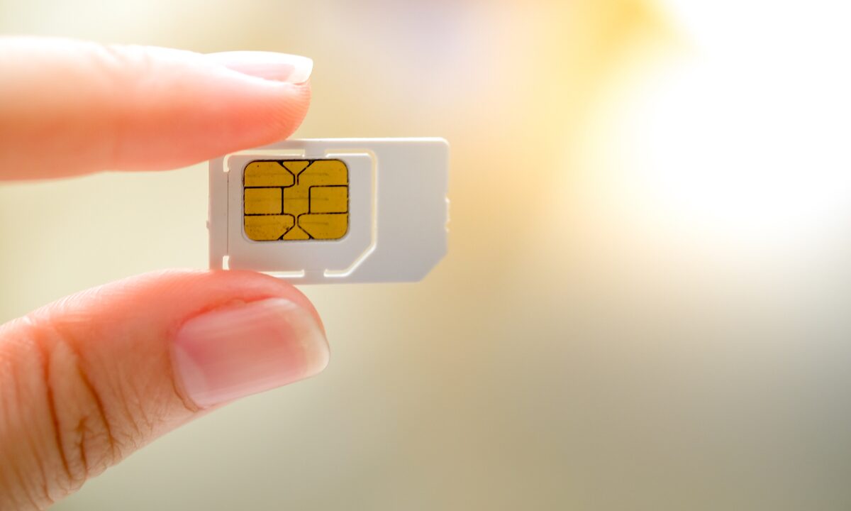 【完全ガイド】eSIMとは？iPhone 16はeSIMオンリー？物理SIMとの違い、海外旅行での使い方を徹底解説